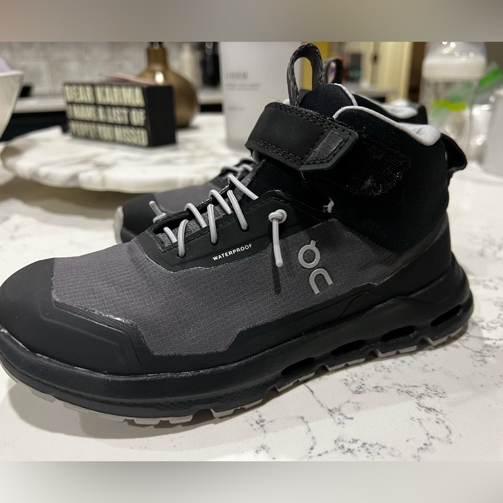 Kids On Cloud high top Sneaker Sz 13 Brand New